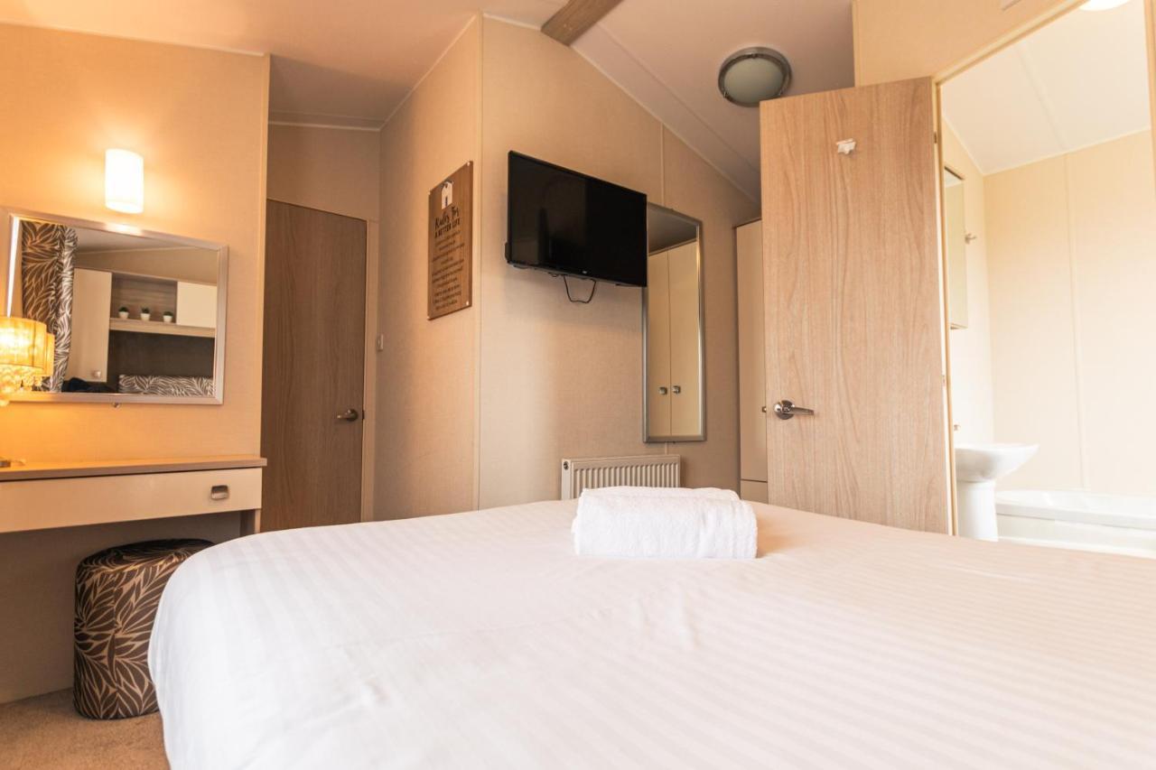 Meadows Lodge With Hot Tub Malton Bagian luar foto
