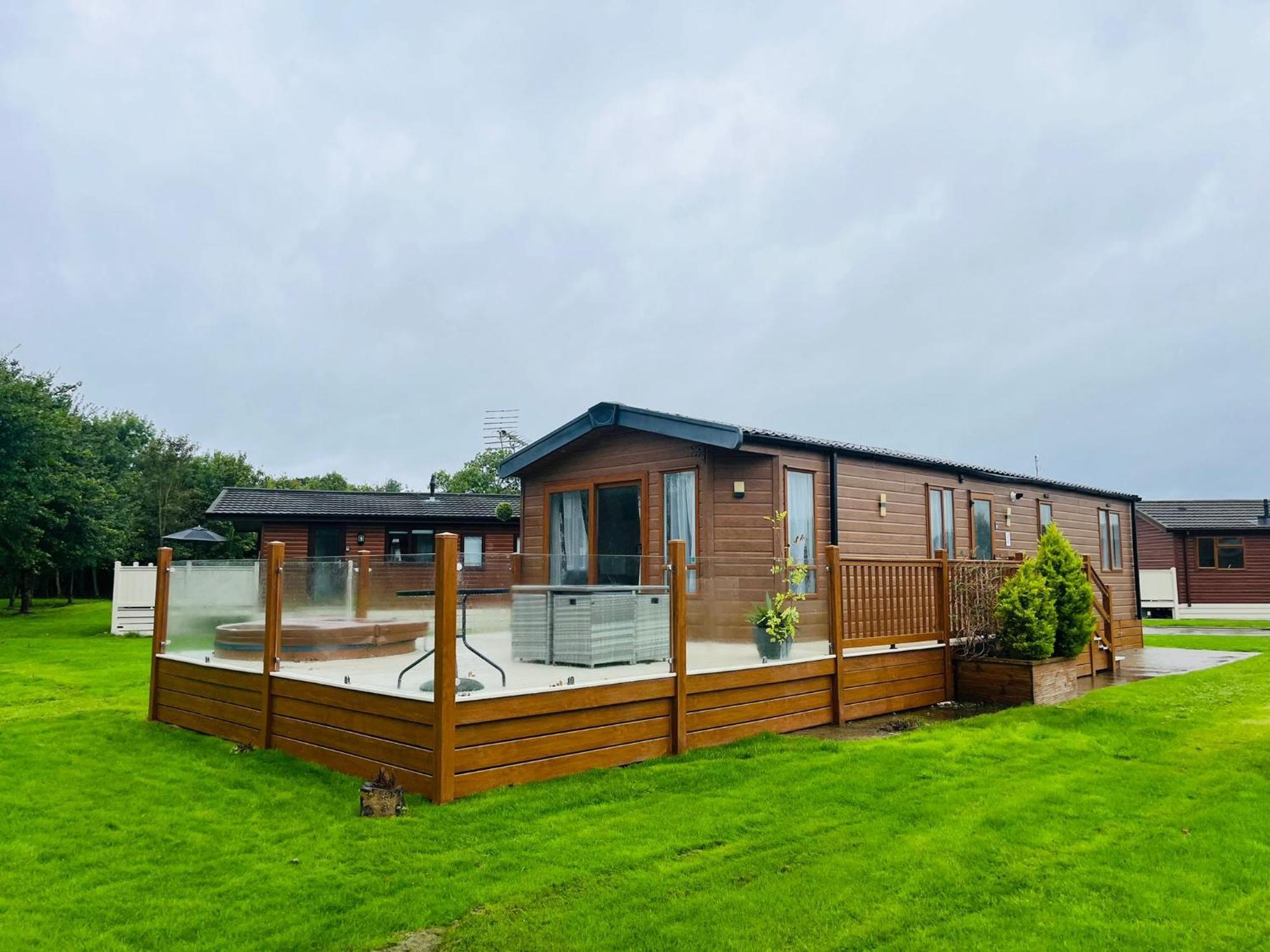 Meadows Lodge With Hot Tub Malton Bagian luar foto