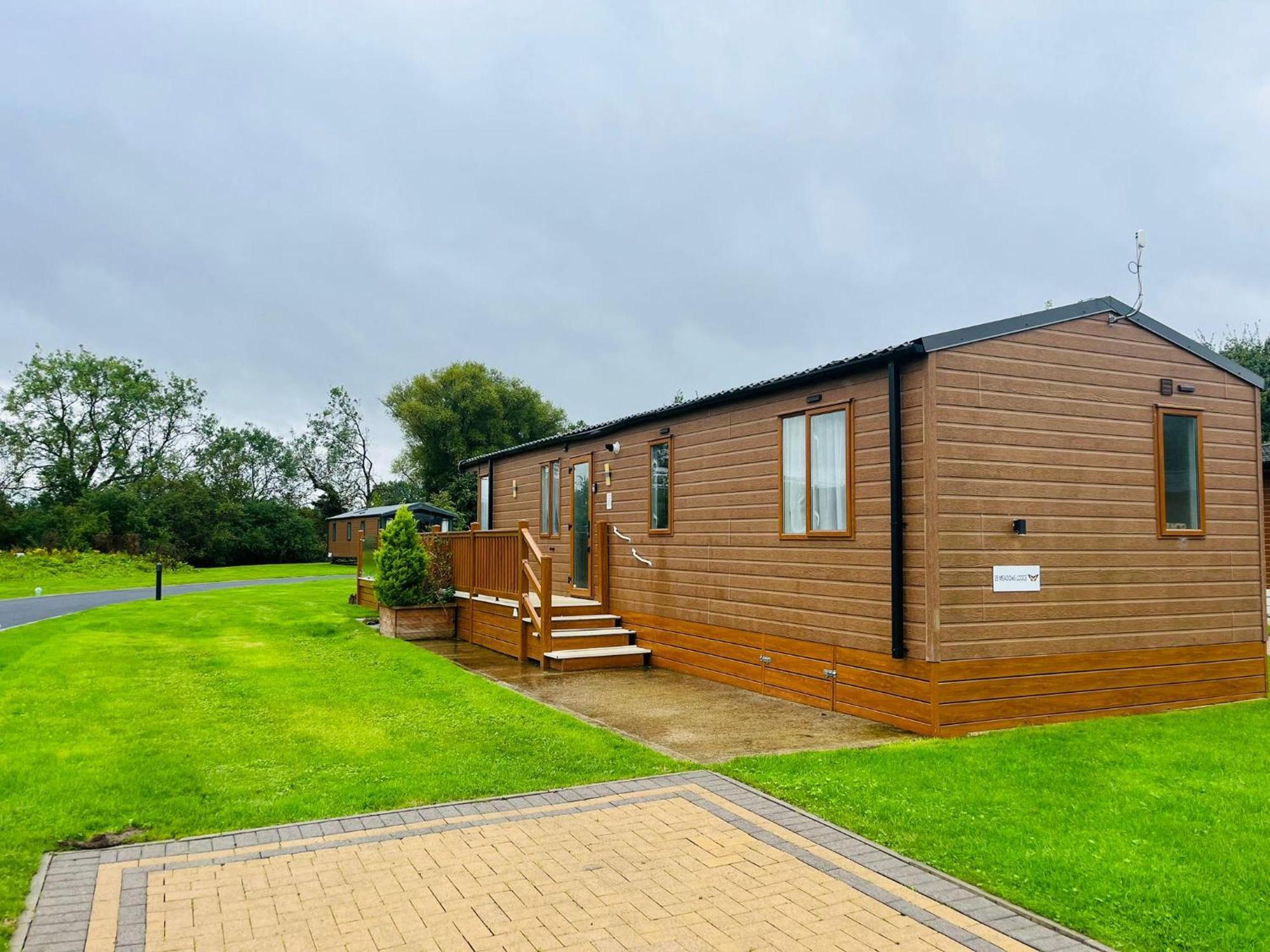Meadows Lodge With Hot Tub Malton Bagian luar foto